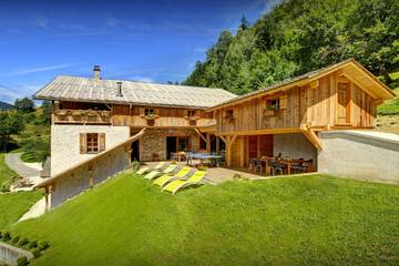 Maison de campagne pour 12 personnes, avec sauna ainsi que jardin et piscine, adapté aux familles à Les Clefs
