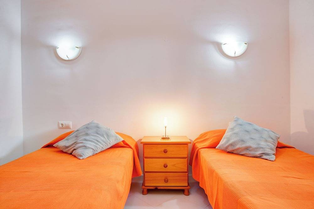 Villa Paloma, con piscina privada, terraza y porche con vistas al mar. in Orba, Costa Blanca