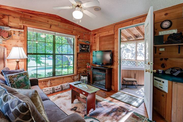 Vacation rental for 4 people, with hot tub in Maggie Valley