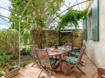 Gîte pour 6 personnes, avec jardin et terrasse, animaux acceptés à Saint-Dézéry