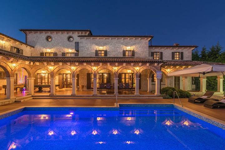 Villa pour 7 personnes, avec sauna ainsi que jardin et jacuzzi à Barat