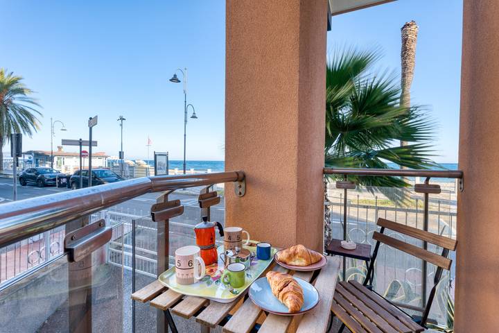 Ferienwohnung für 4 Personen, mit Meerblick und Balkon in Albenga