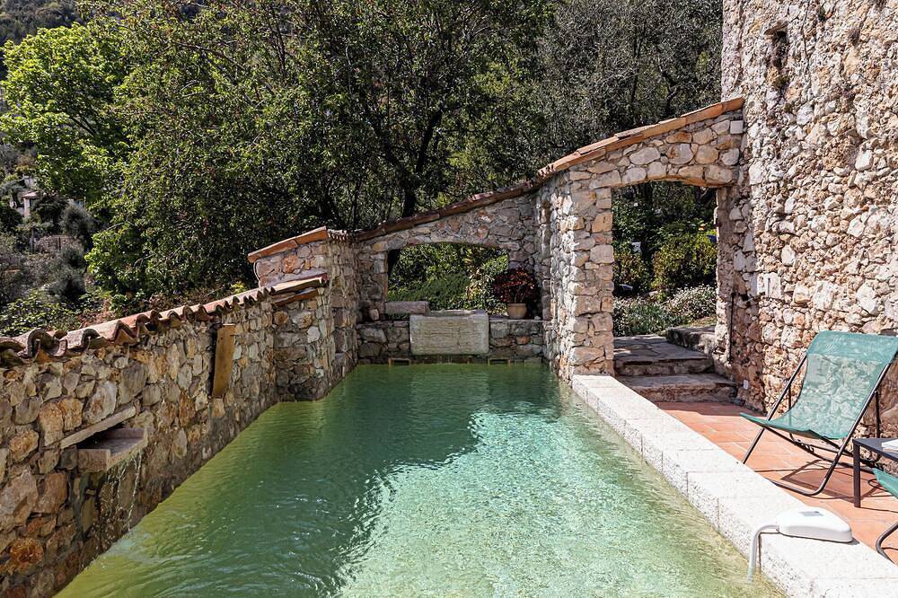 #47 Maison Xvii/Pool, parking, sauna, pétanque, Bbq in Châteauneuf-Villevieille, Nice region