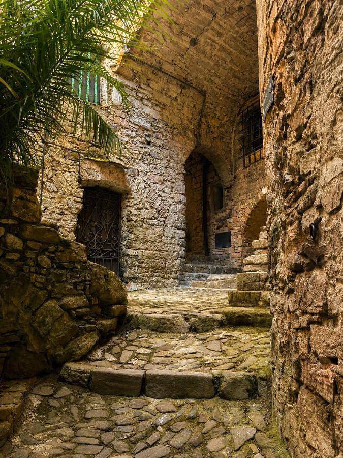 La Rocca Sospesa - Castello in Apricale, Alpes liguriennes