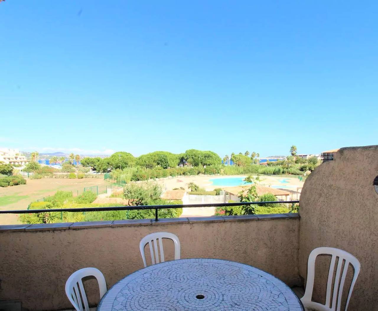 Apartamento entero, Apartamento para 7 personas con piscina y acceso directo a la playa ubicada en Gassin in Port Cogolin, Gassin