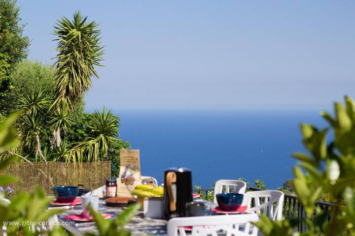 Gîte pour 5 personnes, avec Jacuzzi et Terrasse ainsi que Jardin et Vue à Bastia - 3