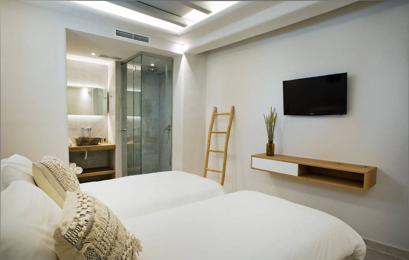 Luxury Mykonos Villa | Stunning Seaviews | 4 Bedrooms | Jacuzzi | Agia Sofia Villa in Tourlos (Mykonos), Mykonos