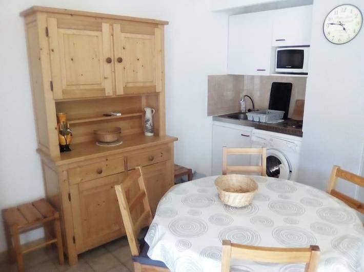 Location de vacances pour 4 personnes, avec piscine ainsi que vue et terrasse à Saint-Martin-de-Brômes - 2