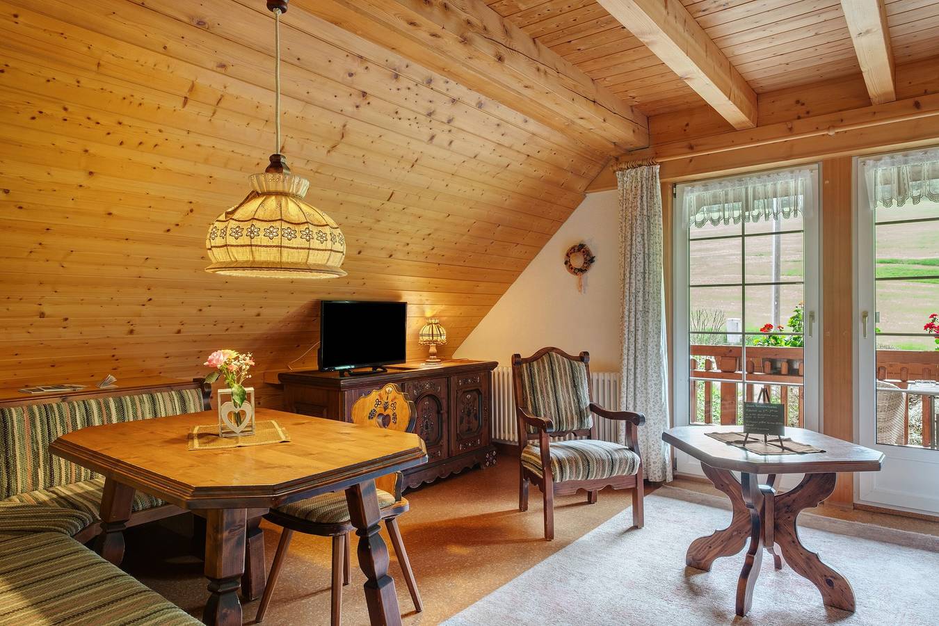 Ganze Wohnung, Ferienwohnung 'Nord' mit Bergblick, Gemeinschaftsterrasse und Wi-Fi in Titisee-Neustadt, Südschwarzwald