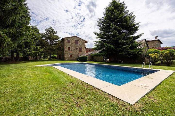 Casa rural para 7 personas, con jardín además de balcón y piscina, Se admiten mascotas en Cerdanya