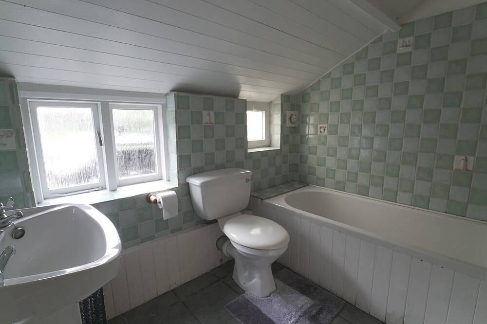 Cozy 3 Bed Thatched Cottage near Durdle Door and Lulworth Cove in Dorset