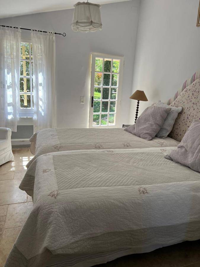 Gîte pour 2 personnes, avec Terrasse ainsi que Jardin et Piscine à Lourmarin - 2