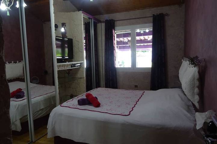 Location de vacances pour 6 personnes, avec jardin ainsi que jacuzzi et terrasse à Gardanne - 2