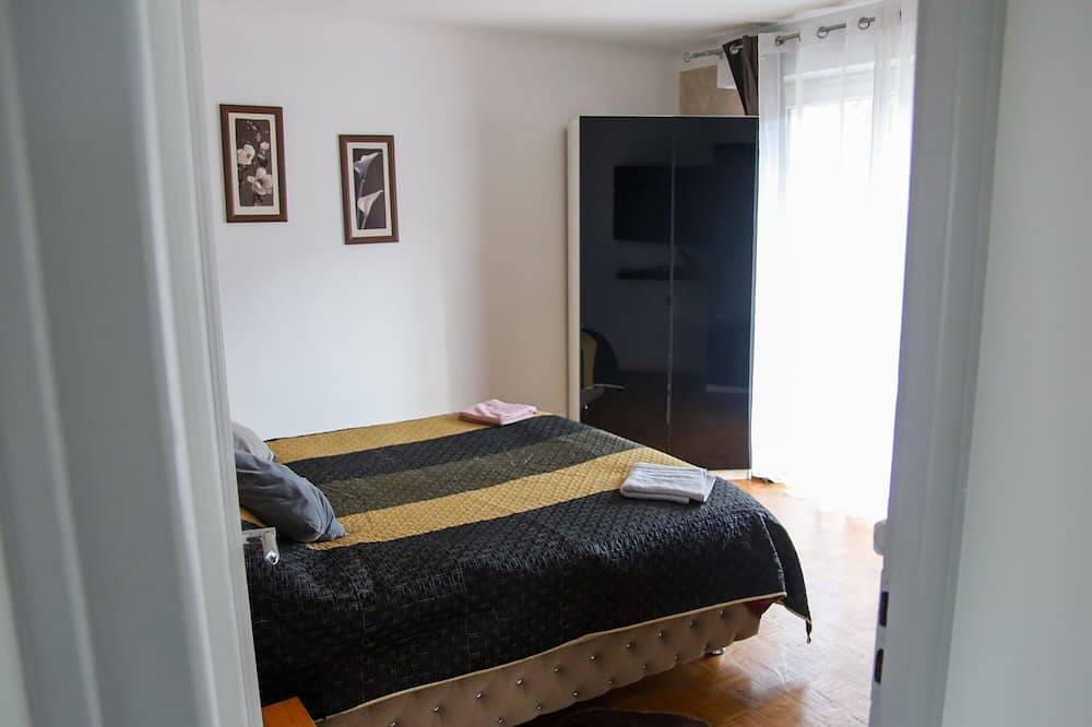 Villa L'Oranaise: Mountain View, Private Terrace & Wi-Fi in Cluses, Bonneville region