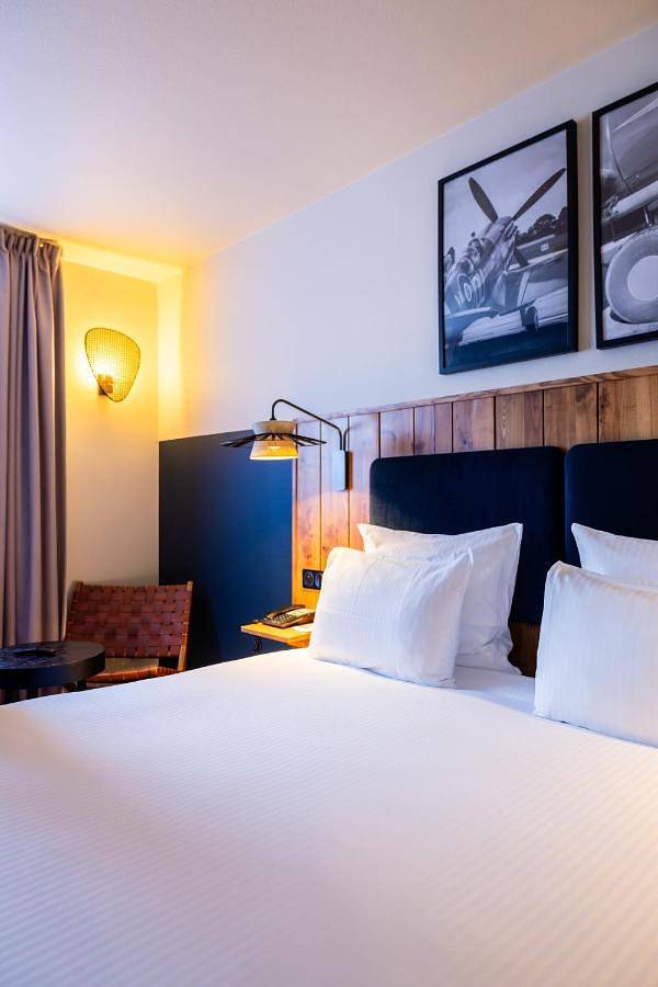 Hôtel pour 2 personnes, avec terrasse, animaux acceptés à Roissy-en-France - 4