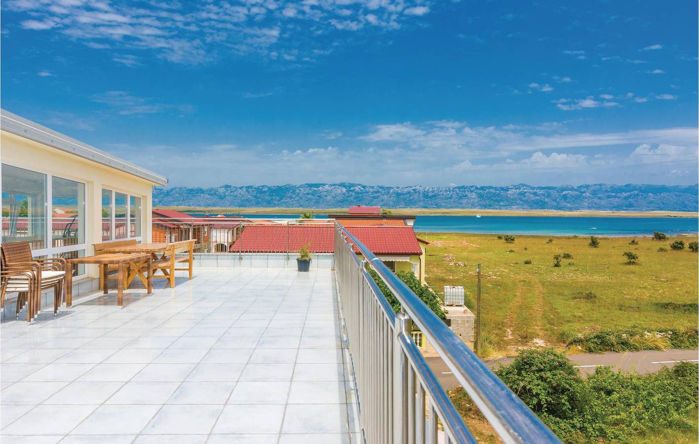 Ganze Ferienwohnung, Gemütliche Ferienwohnung mit Pool, Terrasse und WLAN, 1,5 km von der Küste entfernt in Vir