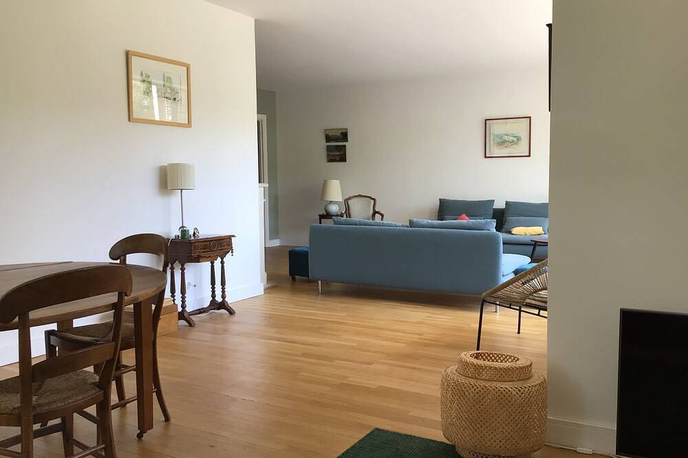 Entire apartment, Spacious, bright apartment near Paris in Louveciennes, Yvelines