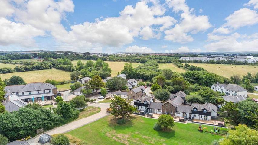 Ferienpark für 6 Personen, mit Ausblick und Pool sowie Terrasse, mit Haustier in Cornwall