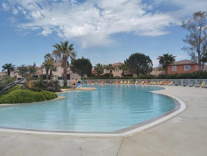Casa de vacaciones para 6 personas, con piscina además de jacuzzi y jardín - 1