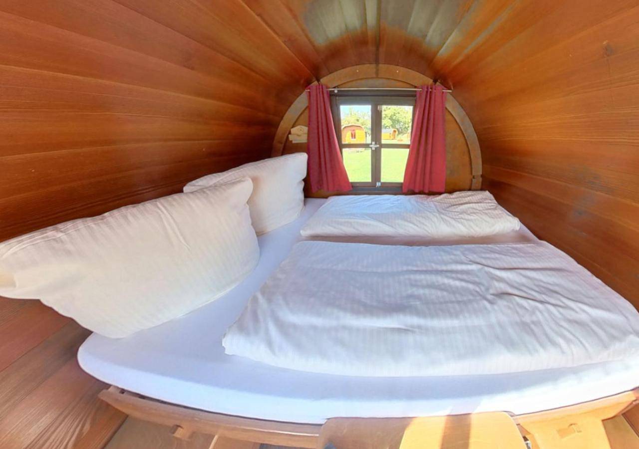 Standard Double Room with Shared Bathroom in Geisenheim, Rheingau-Taunus-Kreis