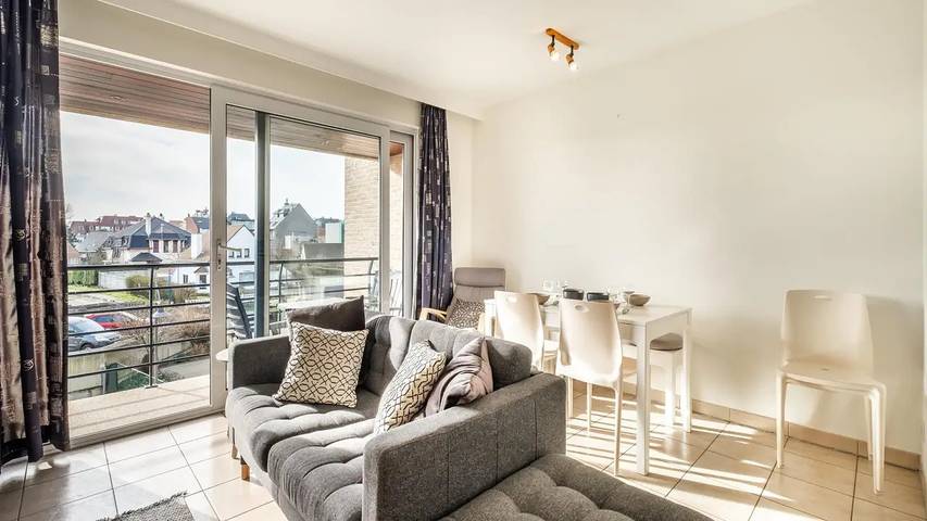 Gîte pour 7 personnes, avec balcon dans Saint-Idesbald