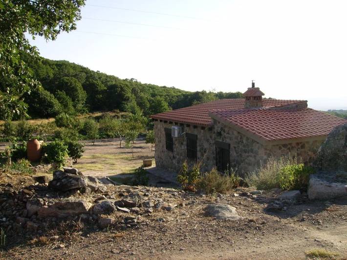 Casa rural con piscina para 8 personas, con vistas y vistas al lago además de piscina y jardín, Se admiten mascotas en Sierra de Montánchez - 3