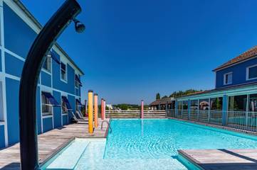 Hôtel pour 2 personnes, avec jardin ainsi que vue et piscine, animaux acceptés à Vendenheim