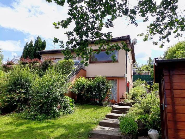 Ferienhaus für 4 Personen, mit Garten und Seeblick sowie Terrasse