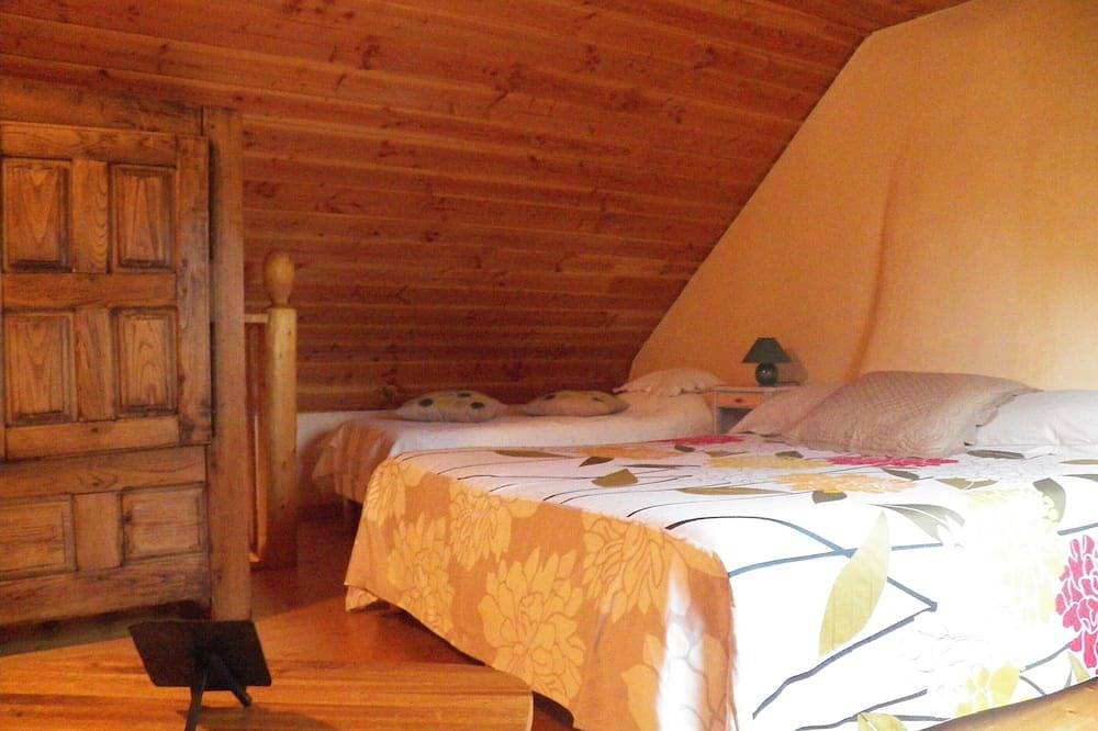 Promocion!  Ubicación: antigua casa bretona, piedra, en el campo in Rosporden, Region de Quimper