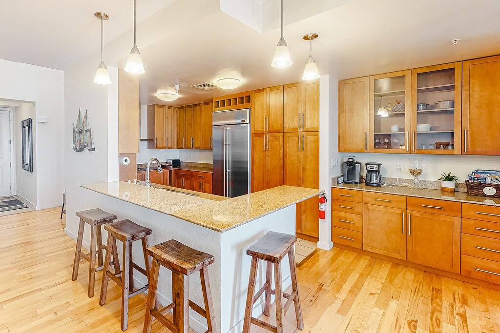 Ganze Wohnung, Two-story penthouse with huge bay views & pools - steps to beach in Sandbridge, Virginia Beach