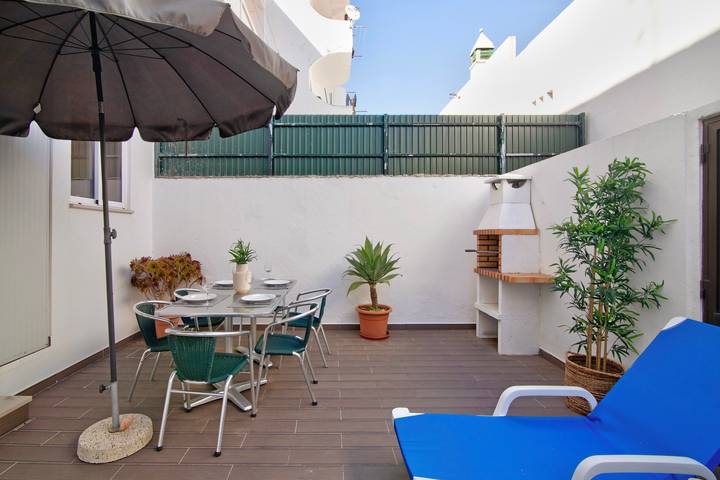 Appartement entier, Appartement "Casa Da Letinhas" avec terrasse privée, Wi-Fi et climatisation in Albufeira e Olhos de Água, District de Faro
