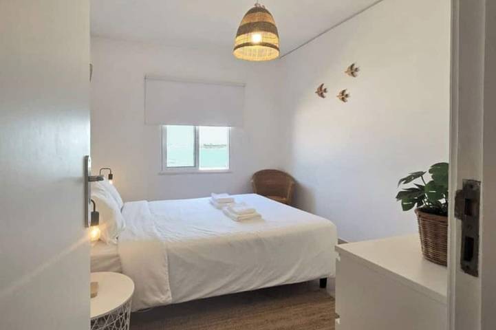 Ganze Wohnung, Casa na Ria: 7 Betten, am Strand der Insel Faro in Ilha de Faro, Montenegro (Faro)