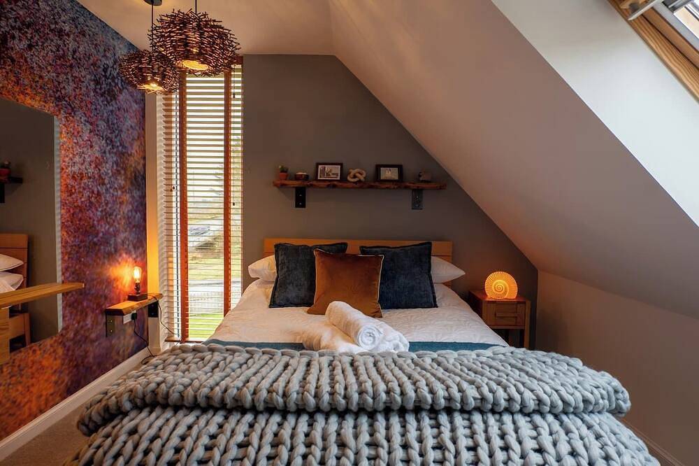 This house is a 3 bedroom(s), 2 bathrooms, located in Carbost, Scotland. in Carbost, Loch Harport
