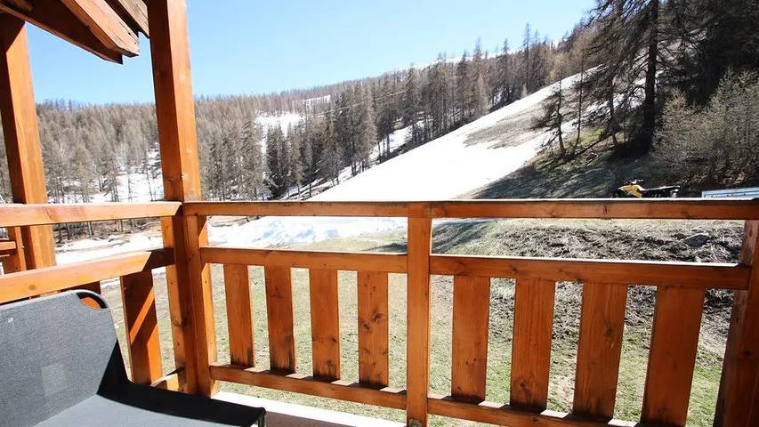 Chalet pour 8 personnes, avec piscine et sauna ainsi que vue et balcon à Puy-Saint-Vincent