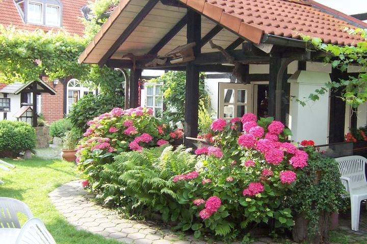Hotel für 3 Personen, mit Terrasse und Garten in Hessisch Oldendorf