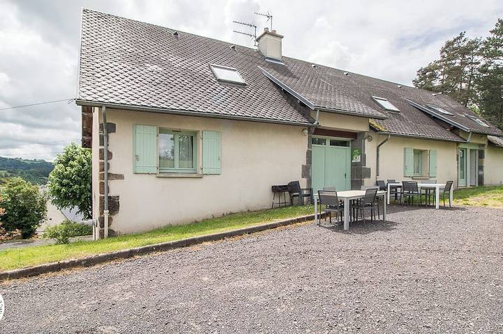 Maison de vacances pour 6 personnes, avec jardin à Saint-Sauves-d'Auvergne