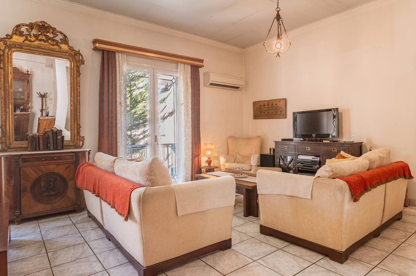 Ganze Wohnung, Apartment 'The Pirate's Mansion' mit Bergblick, Wlan und Klimaanlage in Nafplio, Argolis