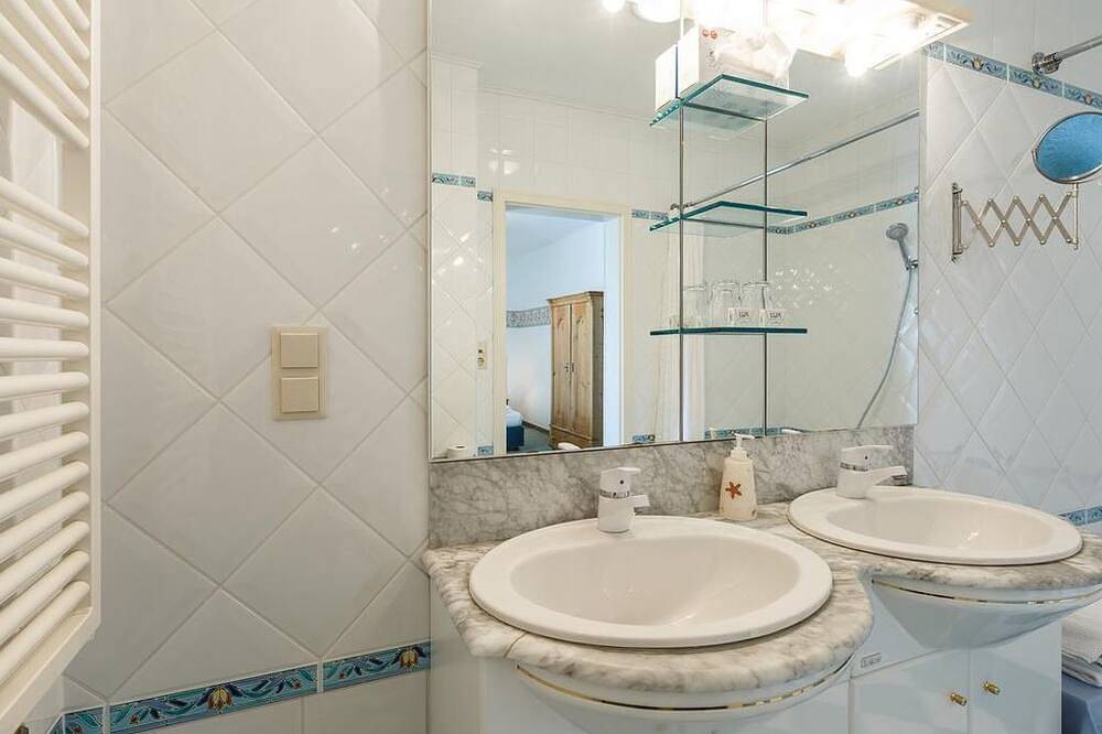 Doppelzimmer mit Dusche, Wc - Weinidylle Opitz in Illmitz, Neusiedlersee-Hügelland