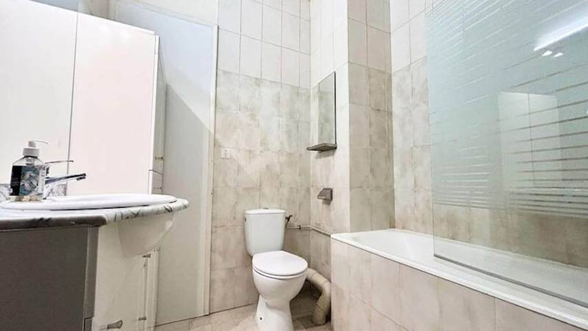 Gîte pour 3 personnes, avec terrasse dans Casino de Greoux les Bains - 4