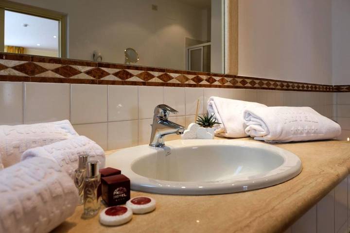 Hôtel pour 4 personnes, avec piscine ainsi que vue et jardin à Corato - 2
