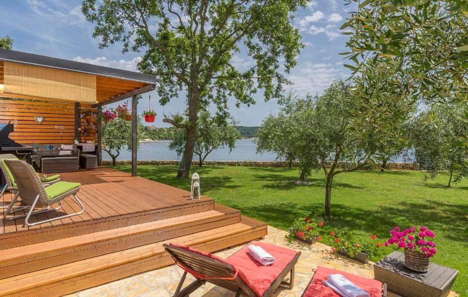 Beach House Ive, romantische Flucht, Jacuzzi, Pool, Meer in Pomer, Südküste Istrien
