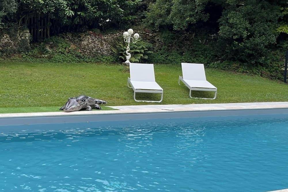 Appartement entier, Le studio du Castel Silence avec vue sur le parc et piscine in Port-d'Envaux, Région de Saintes