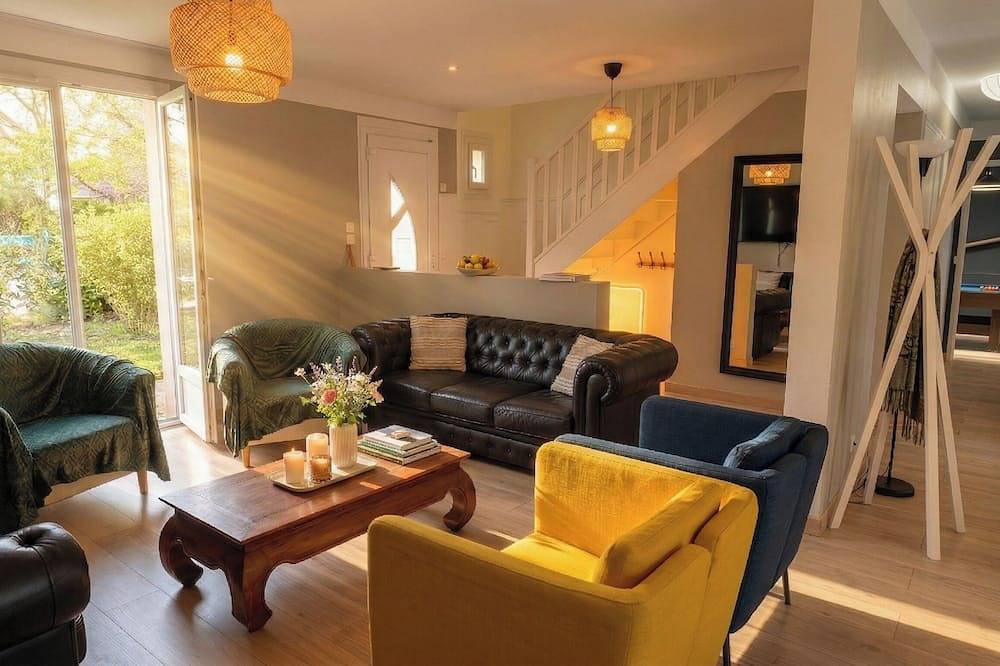 Villa 4**** Giulia 5min Aéroport - 20min Disneyland in Gressy, Seine-et-Marne
