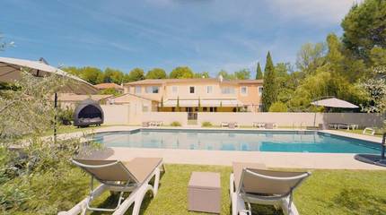 Hôtel pour 2 personnes, avec jardin et piscine à Cadenet
