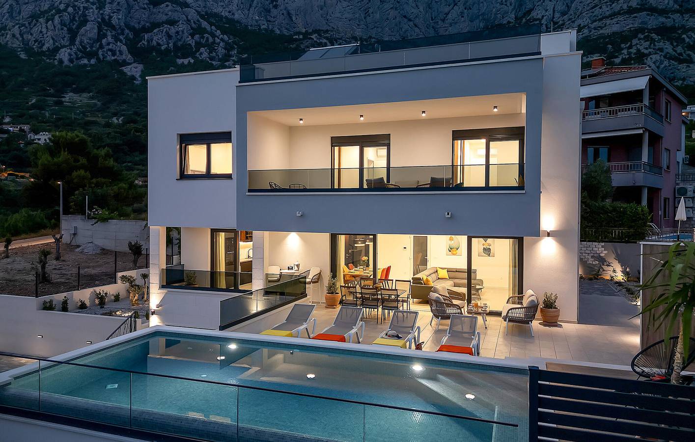 Wunderschöne Ferienwohnung mit Meerblick, Pool und Terrasse in der Nähe von Makarska in Veliko Brdo, Makarska