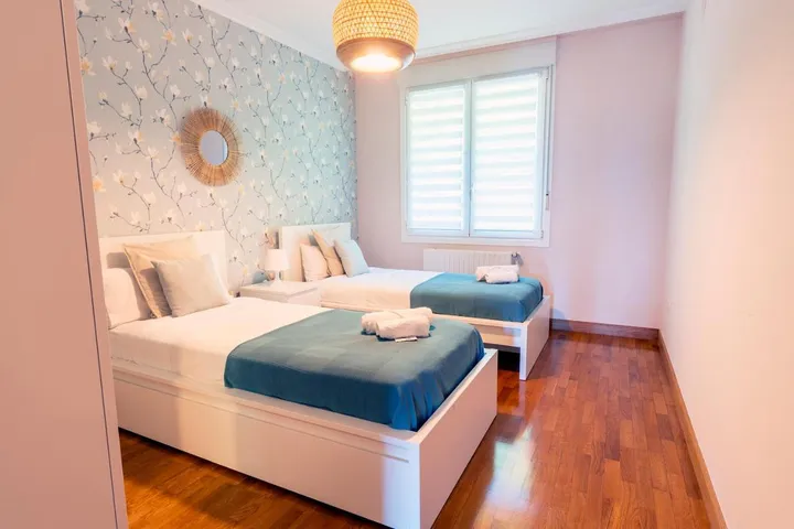 Casa de vacaciones para 8 personas, con vistas además de balcón y jardín - 1