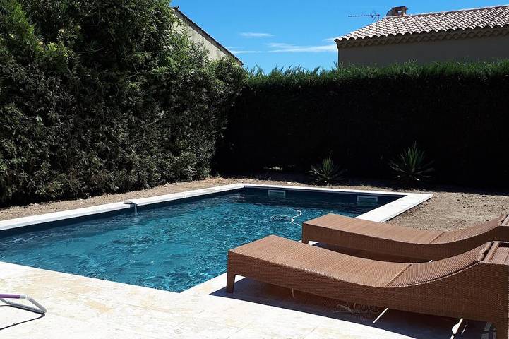 Location de vacances pour 8 personnes, avec jardin à Mas-Blanc-des-Alpilles