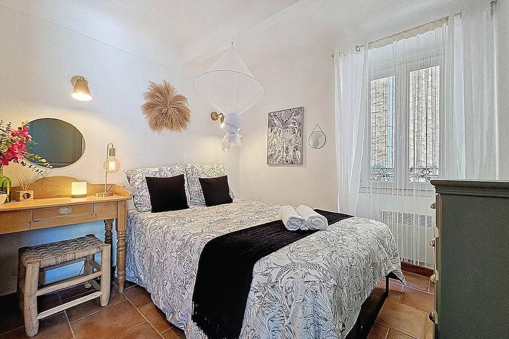 Entire apartment, Le Figuier de Saint-Cé - Small garden - Terrace - View in Saint-Cézaire-sur-Siagne, Mediterranean Coast (France)