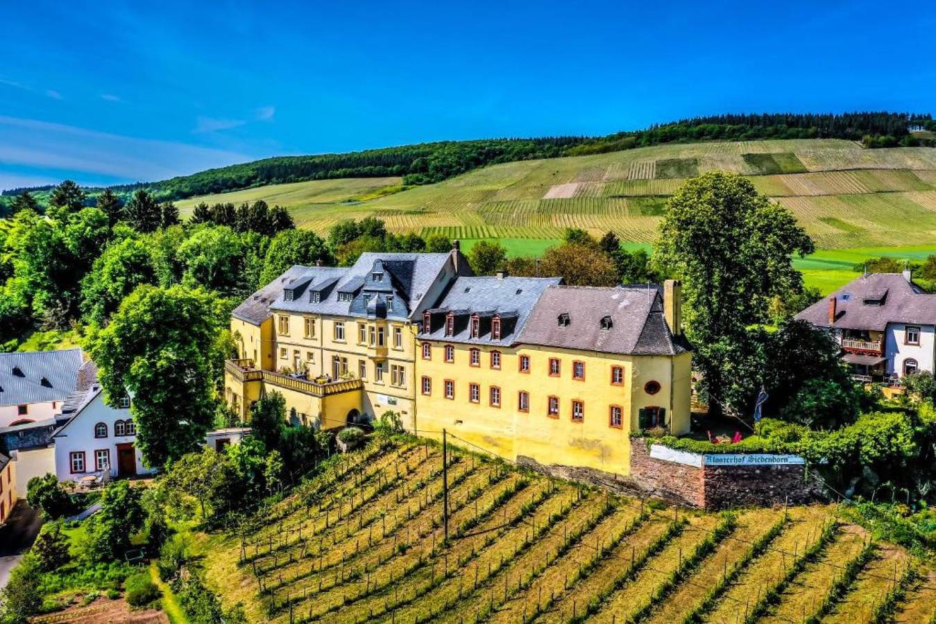 Entire apartment, Apartment 'Schatztruhe - Ferienwohnung' with Mountain View, Shared Terrace and Wi-Fi in Maring-Noviand, Bernkastel-Kues region