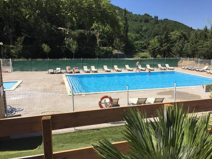 Location de vacances pour 6 personnes, avec terrasse ainsi que jardin et piscine, animaux acceptés à Rennes-les-Bains - 3
